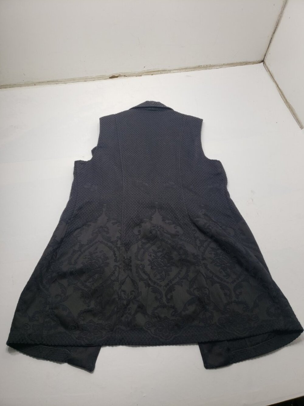 Peter Nygard Womens Size 16 Black Long Vest Textured Floral Open Front - Picture 8 of 14